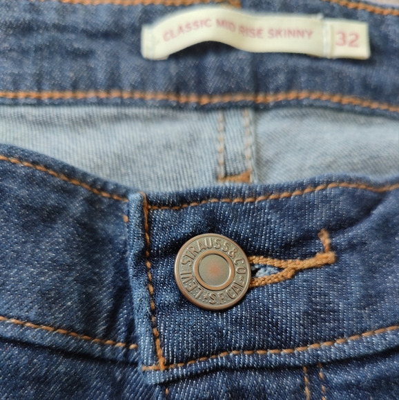 Levi's Classic Mid Rise Skinny Jeans - Picture 7 of 9